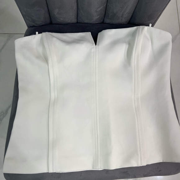 Zara Tops - Strapless white Zara top
